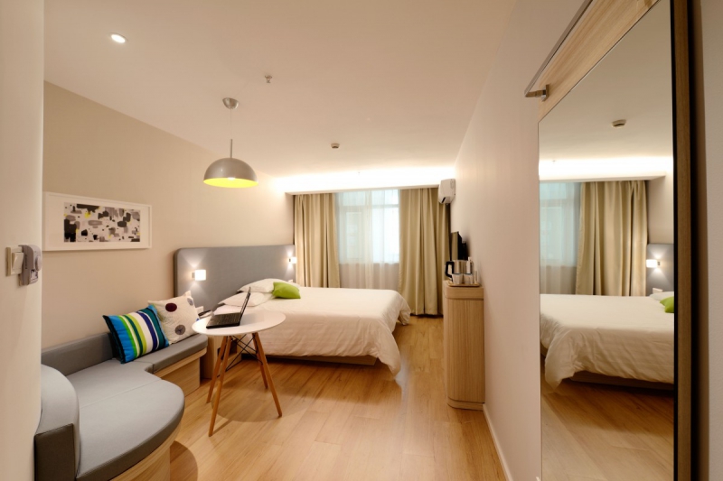 hotel-OLLIERES-min_hotel_guest_room_new-634601